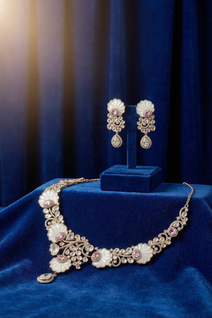 Jewelry Brand Themed Content