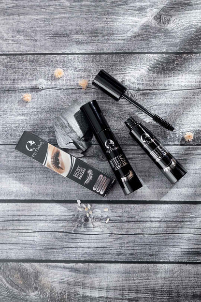 maskara creative shot wooden table 